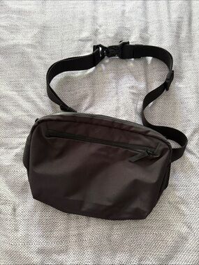 Alpaka Black Women's Crossbody/Belt Bag - Minimalist Everyday Style